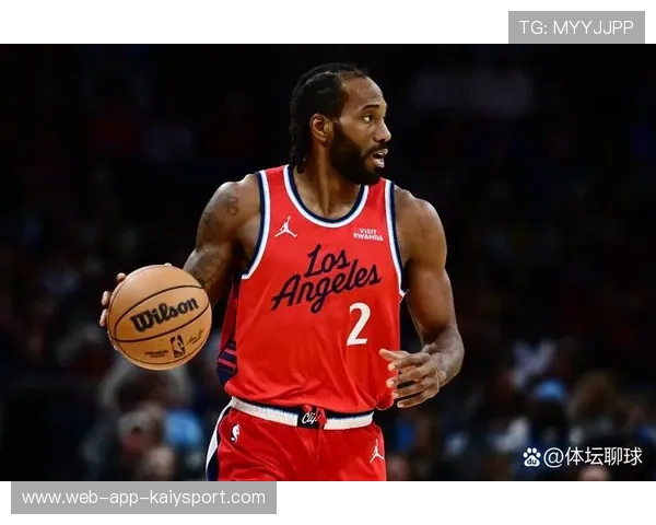 洛杉矶快船对阵洛杉矶湖人:科怀·伦纳德弧顶干拔,主场观众起立